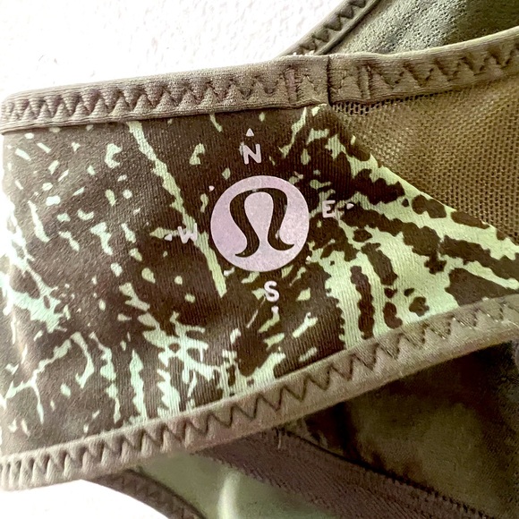 Lululemon Yoga Haven Bra - Seawheeze Wanderlust Collection - Size 4 - Picture 3 of 3